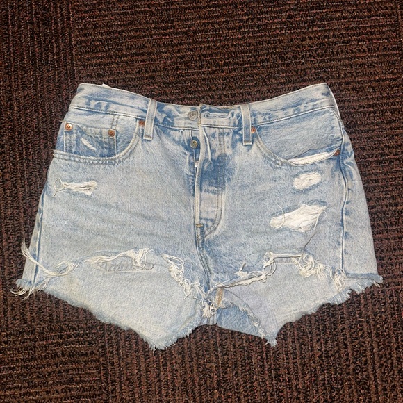 Levi 501 Lightwash Denim Shorts - Picture 1 of 5